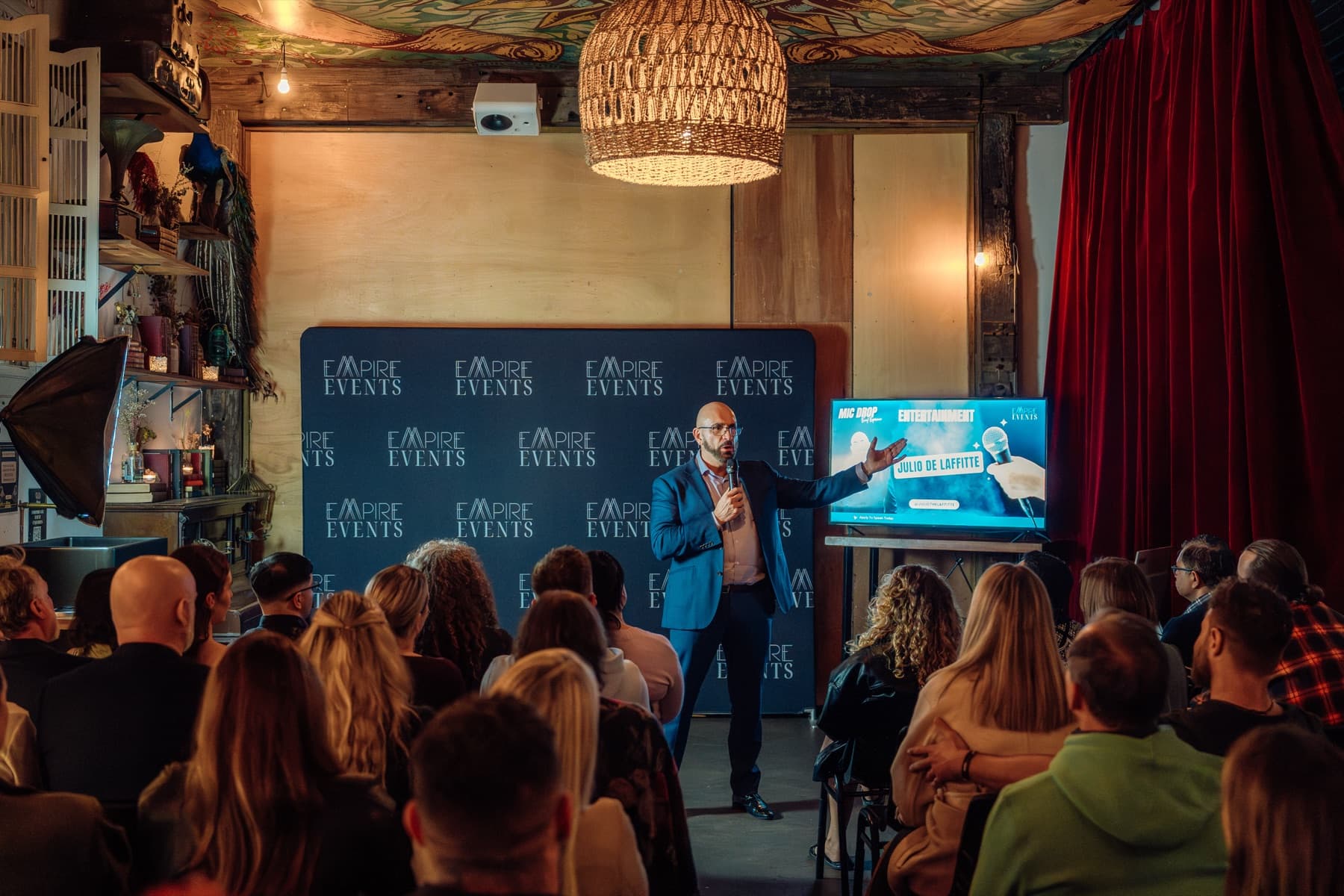Julio De Laffitte presenting to an audience